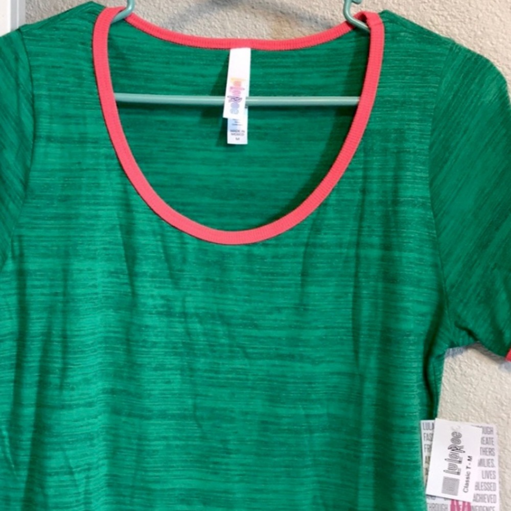 💚💖🧡 NWT LulaRoe Classic-T Medium - Picture 3 of 4